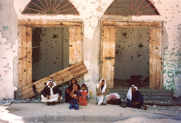Gaza, destruction, impact balles, la vie continue...